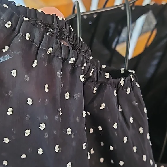 👚LOFT BLACK AND PRINT TOP👚 - Picture 5 of 9